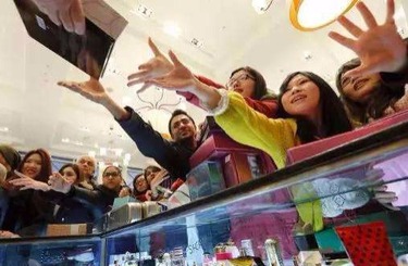 肏女人骚屄视频中国人依然爱赴日旅游 消费已由爆买转向网购